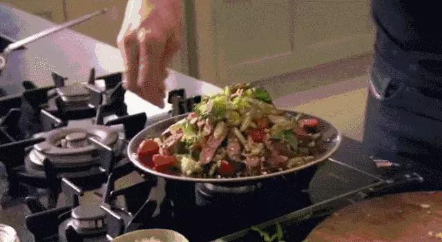 米其林大厨教你做香辣牛排，只需要简单几步，就可以在家享用牛排