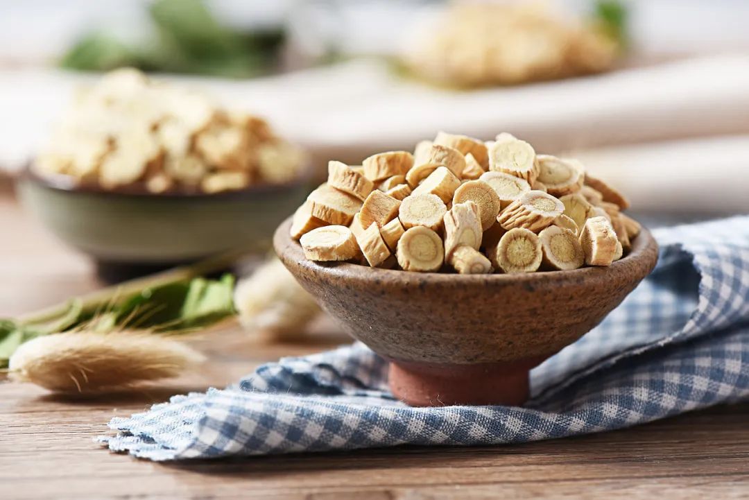 间断性大量出汗是什么原因,爱出汗夜间出汗是什么原因