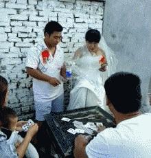 搞笑gif狗子我为这个家操碎了心,搞笑gif图片狗子都开始学坏了