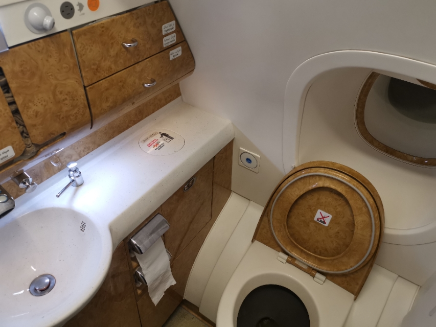 阿联酋航空a380头等舱迪拜休息室,迪拜到广州阿联酋航空a380头等舱