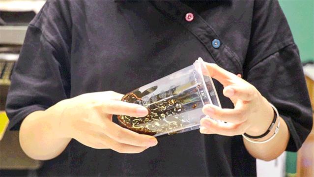 厦门“*力暴**奶茶店”！珍珠都要打碎喝