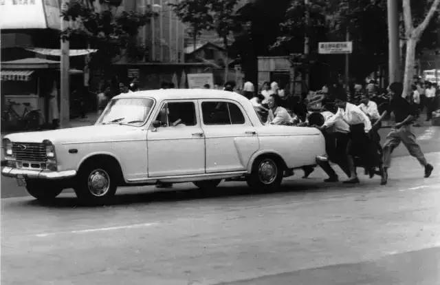 鎴戜滑鐨勮蹇嗘濡備竴鏉℃祦鍔ㄧ殑澶ф渤,绌垮煄璁板繂