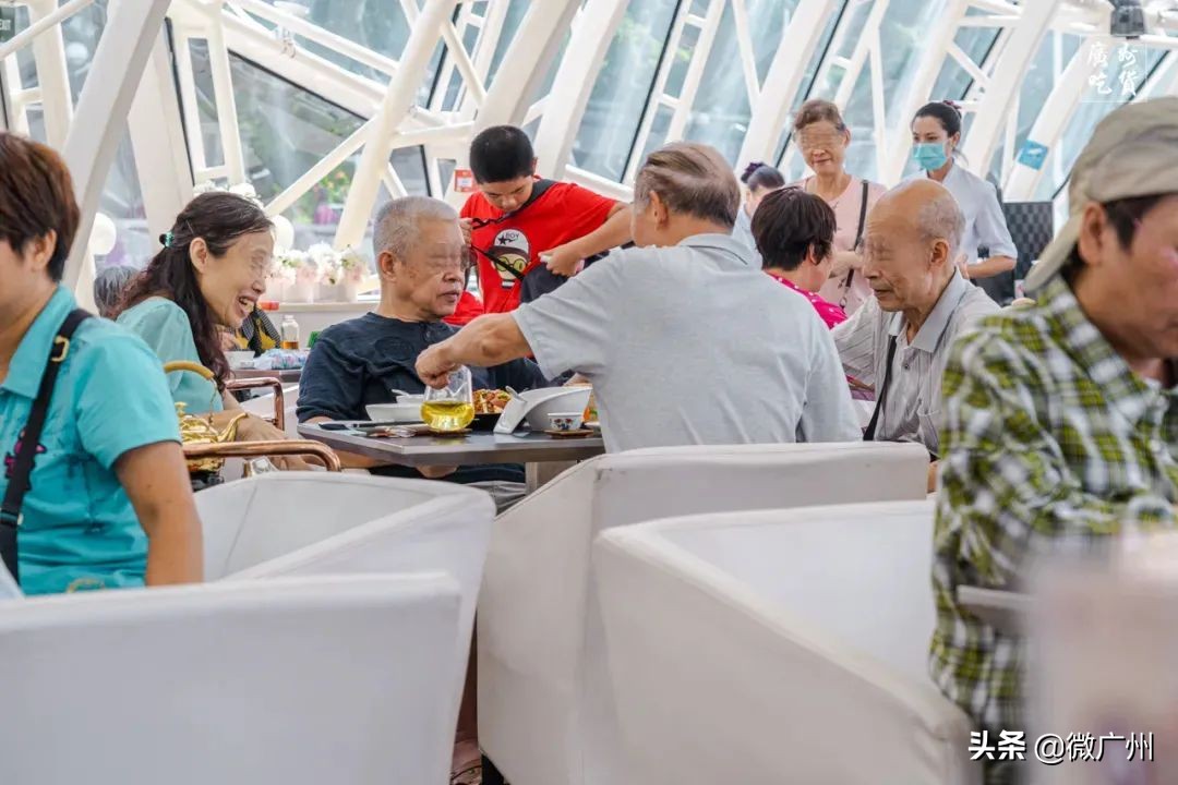 广州游船上吃早茶,广州船游珠江早茶