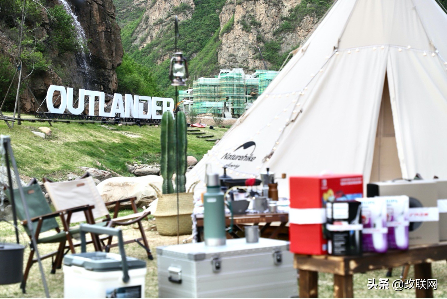 三菱欧蓝德后排放倒改床视频,三菱欧蓝德旅行床车