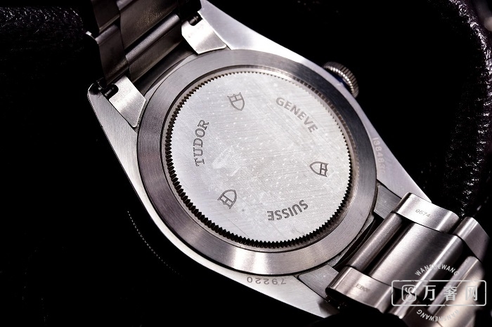 帝舵碧湾系列计时型腕表图片,帝舵碧湾系列黑陶瓷钢带