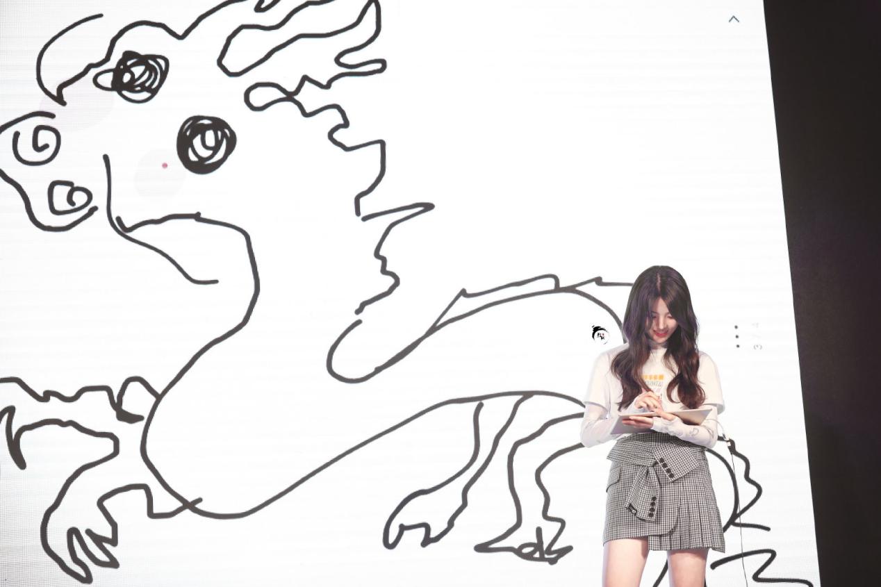 杨超越空降网易大厦直播，除了粉丝见面会，居然还带着神秘任务