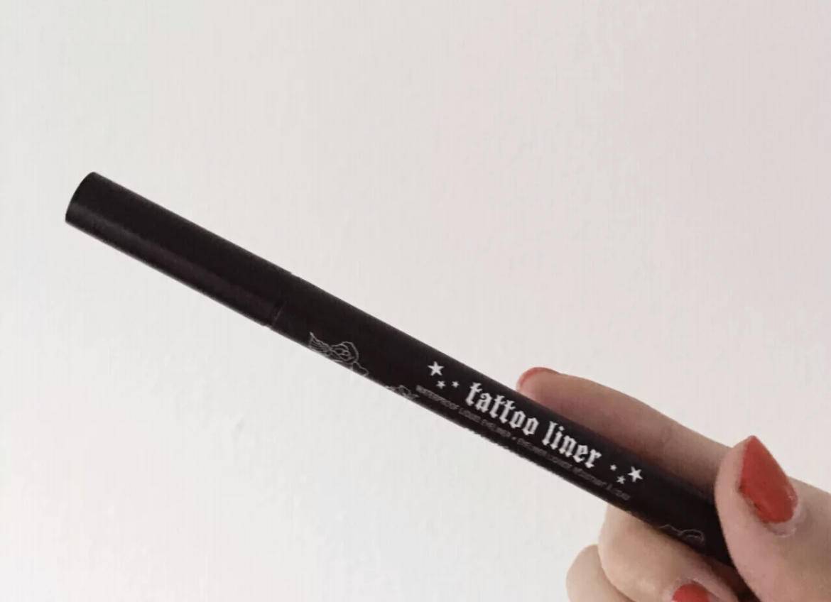 下眼线怎么画不显脏不晕妆,眼线怎么画不戴美瞳都显大