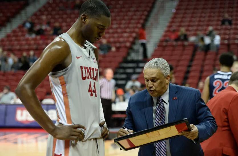 艾顿2米16身高,艾顿身高2.18米