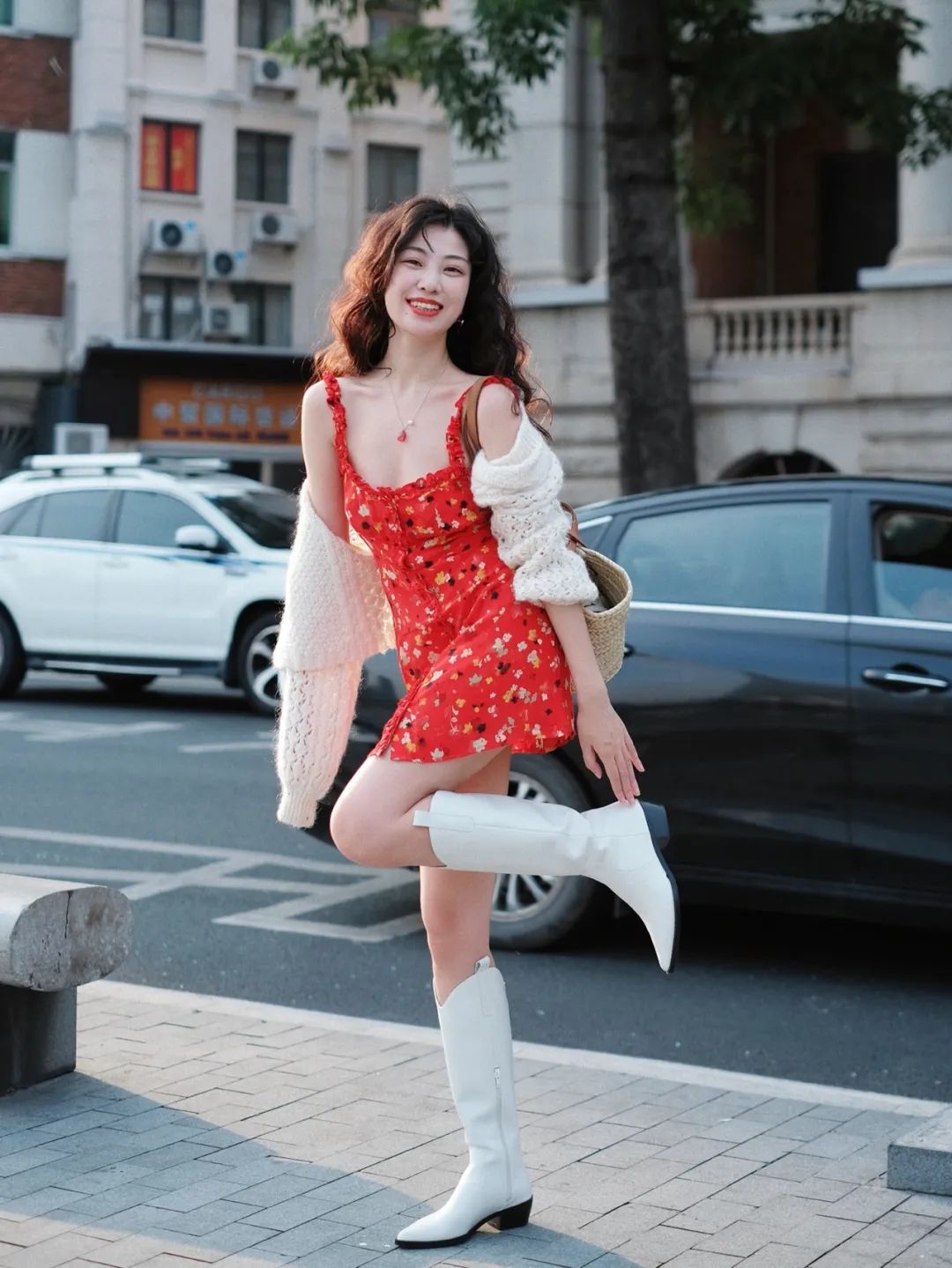 矮个子必备鞋最新款马丁靴,今年最火的中筒靴粗腿圆头马丁靴