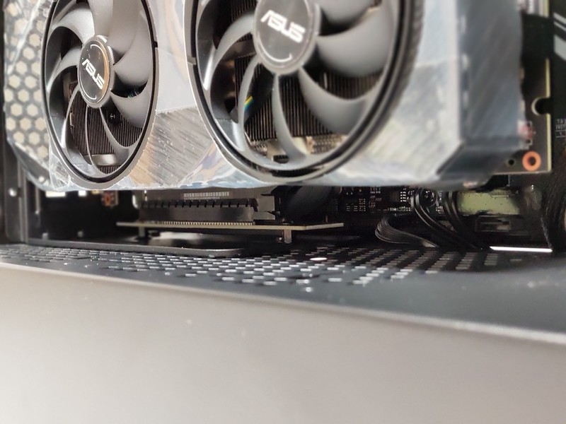 酷冷至尊q500l能否竖装显卡,显卡的竖装优缺点有哪些