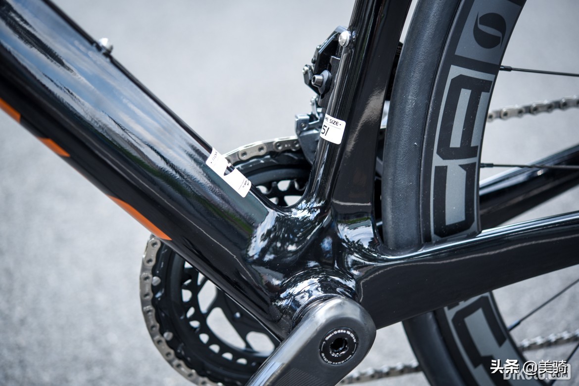 入门碳纤维公路车和顶级铝公路车,kootu碳纤维公路车测评