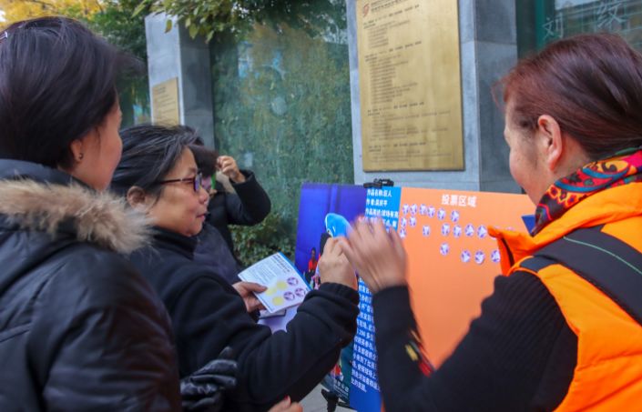 一地鸡毛事件完整视频,一地羽毛