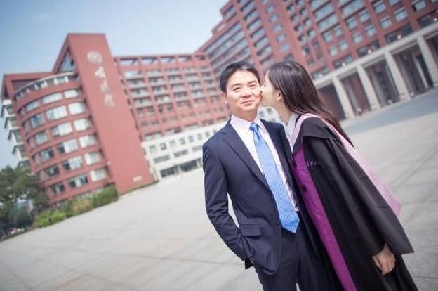 奶茶妹妹章泽天回刘强东老家,奶茶妹妹章泽天与刘强东