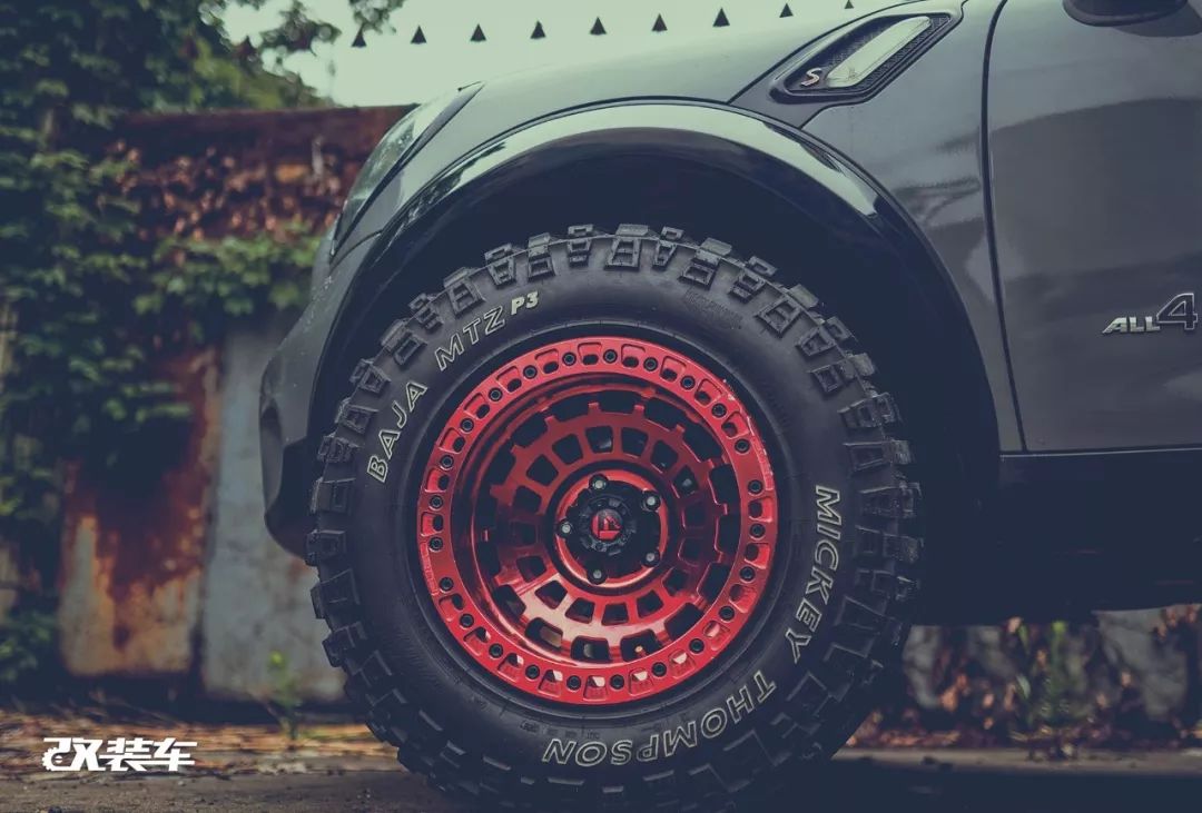 网友花费十几万，把MINI乡下人爆改成大脚怪