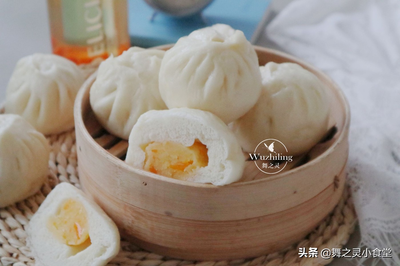 有纯纯的奶香和蛋香的奶黄包,奶黄包真的超好吃