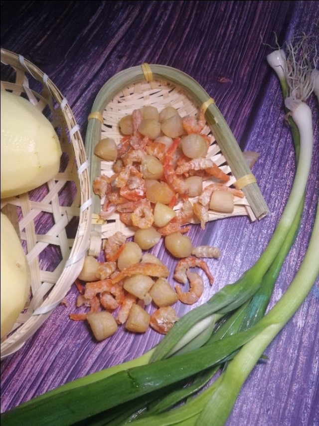 禁海了没有鲜海虾怎么办？瑶柱虾米也能柯出一锅好饭，味更咸香