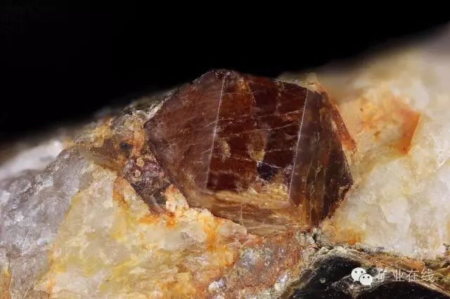 常见的矿物岩石有哪些,4种最常见于岩石里的矿物