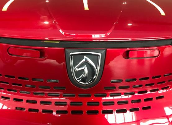 4w多就可落地，这车标配液晶仪表，颜值、配置双高，关键特“省”