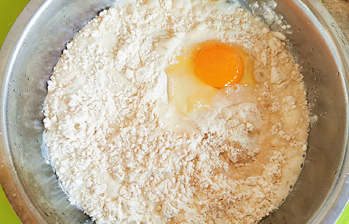 家中最简单炸油条方法不用酵母,炸油条怎么做酥脆松软不用酵母粉