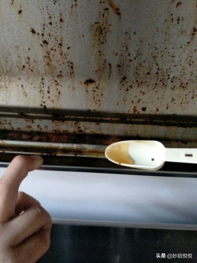 油烟机里清理出来的废油能干啥,油烟机废油不要倒掉帮大忙