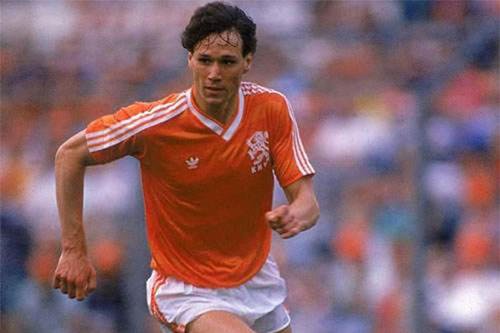 荷兰足球十大巨星厉害排名,荷兰历史上伟大的足球运动员盘点