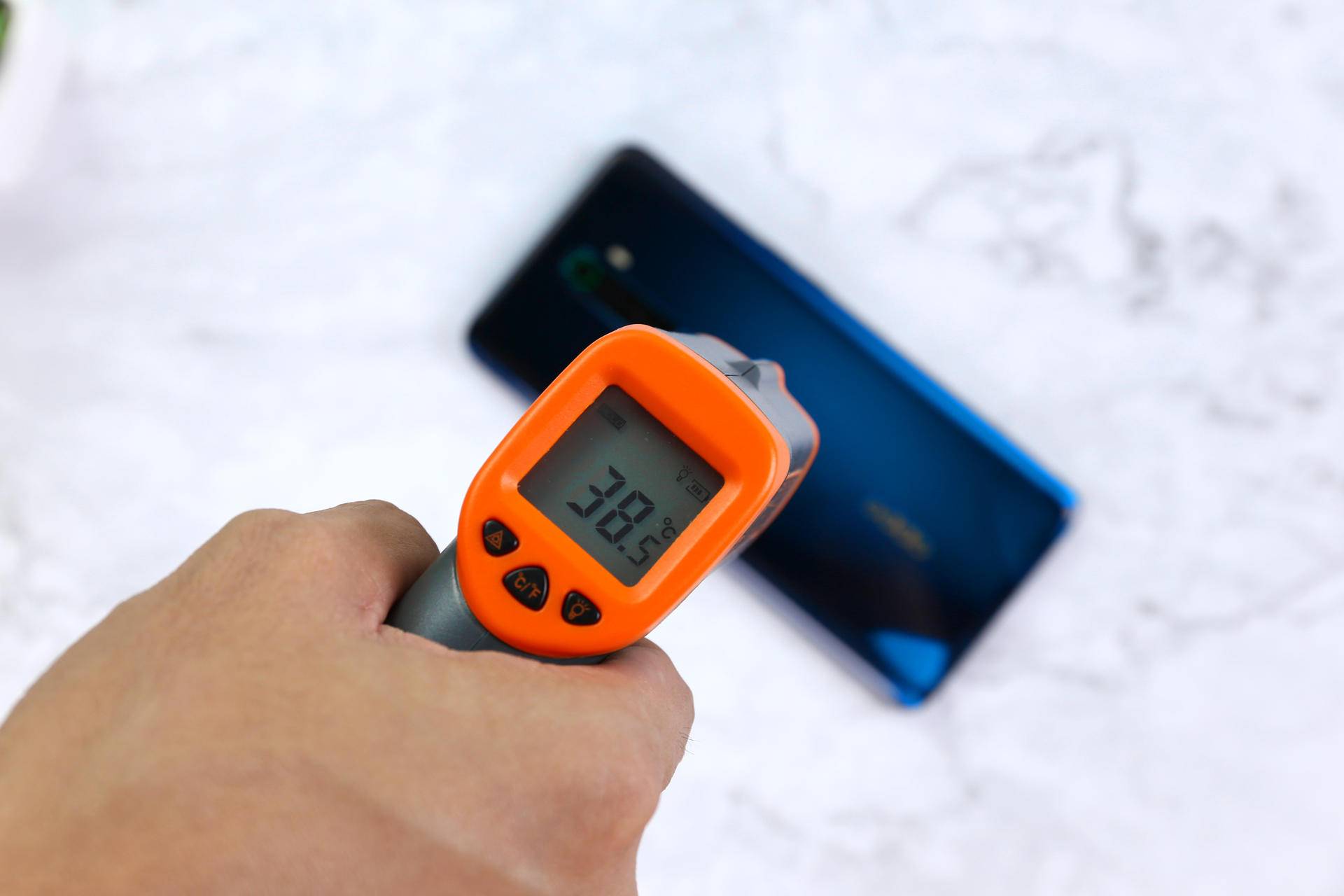 因为90帧吃鸡的顺畅体验，我决定放弃了iPhone选择RenoAce