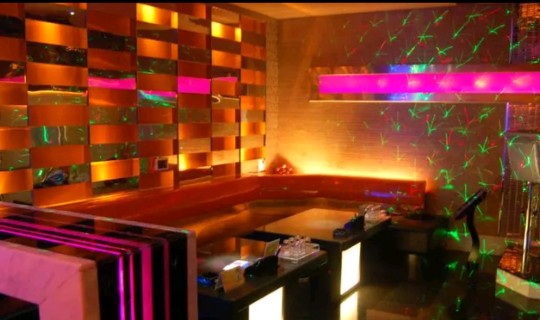 为什么ktv前面要加上量贩,为什么好多ktv写着量贩式