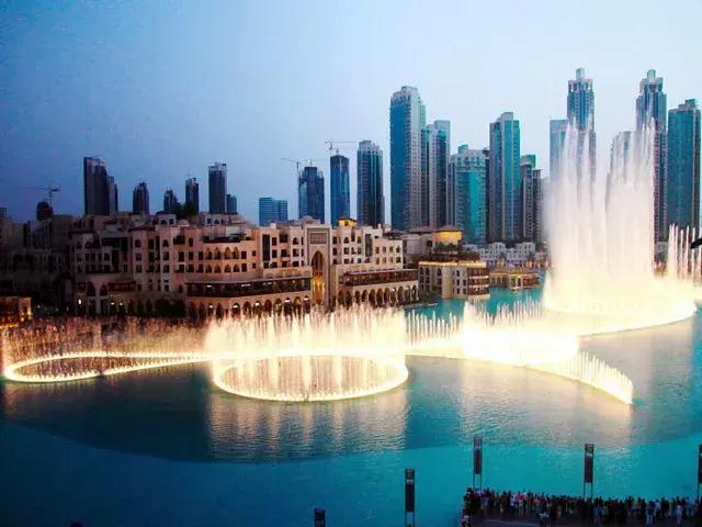 迪拜从小渔村变成壕城,迪拜从一个小渔村发展到现在