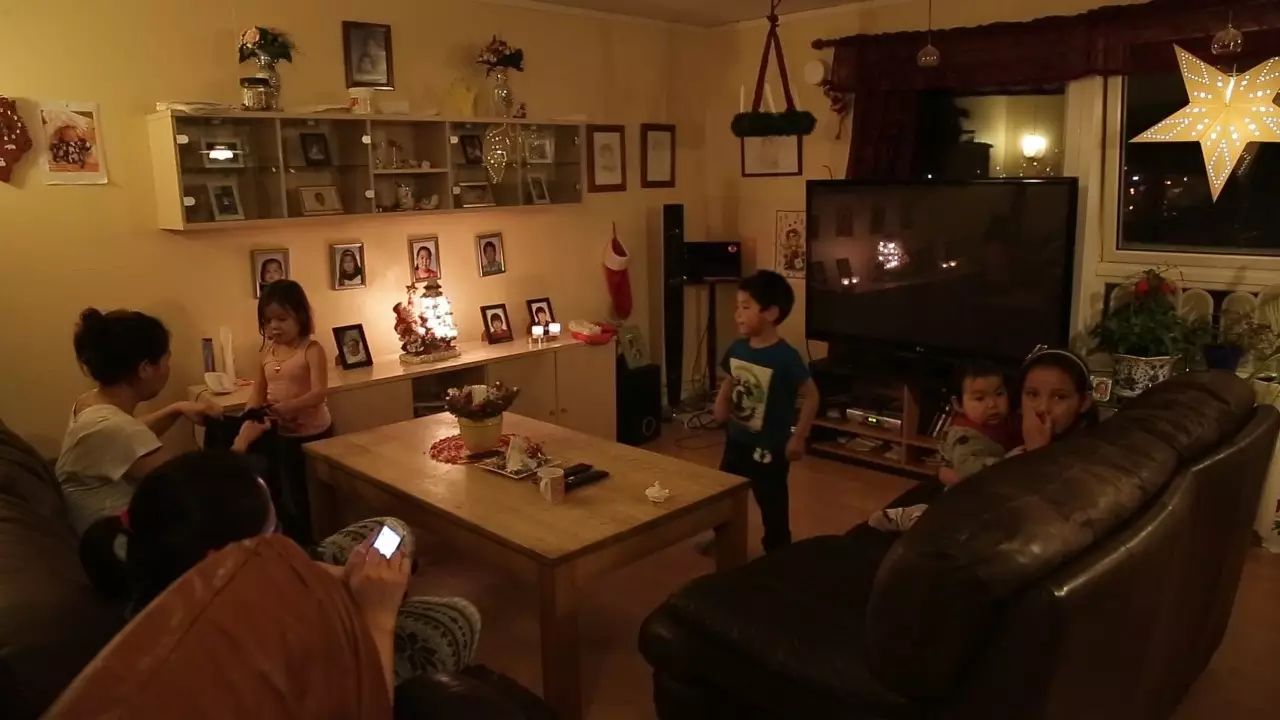 生吃独角鲸、乱炖北极熊，因纽特人的圣诞大餐，你敢吃吗？