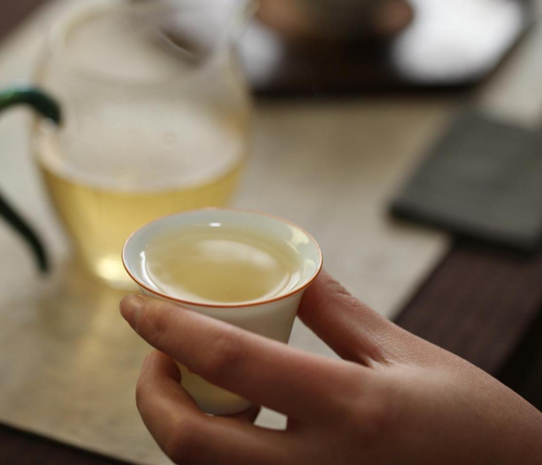 夏季太热了适合喝什么茶比较好,夏季最适宜饮用哪些茶类