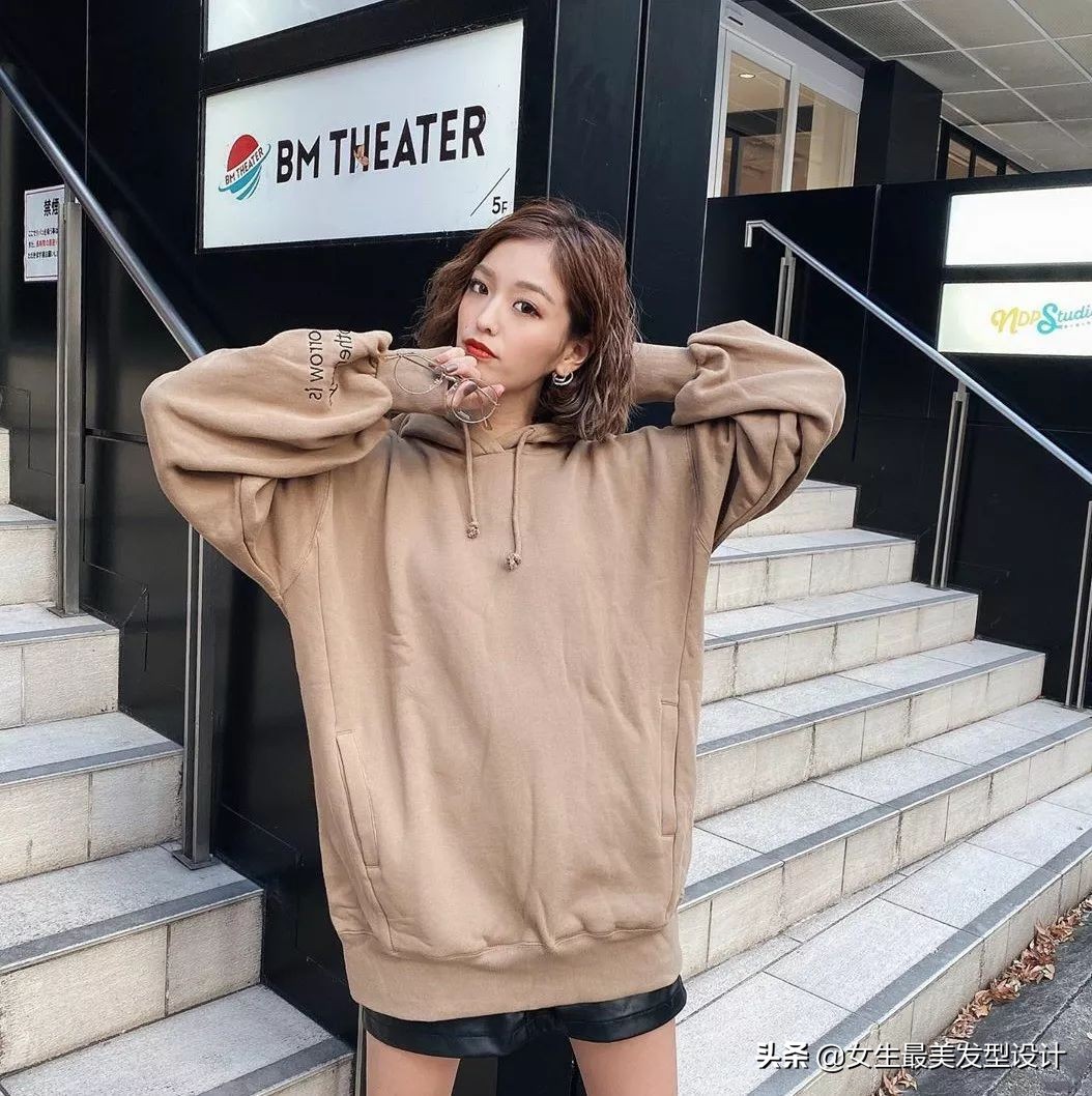 烫短卷发教程自己烫,烫个什么卷发好看又简单