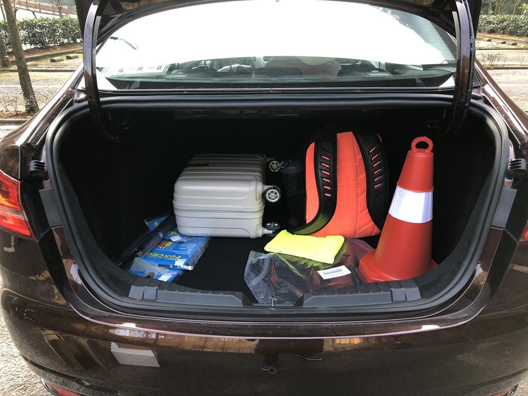 试驾福睿斯三缸手动,福睿斯三缸真的抖动厉害吗