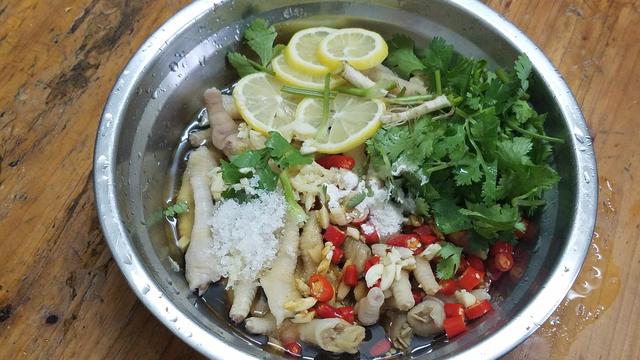 柠檬鸡爪做法家庭版简单不辣无骨,柠檬鸡爪这样做超好吃酸辣开胃