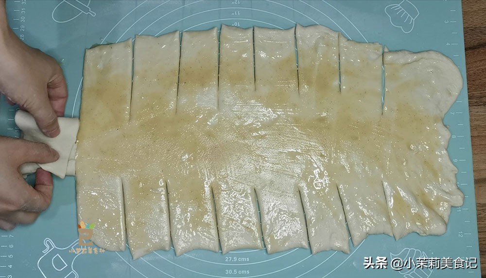 烙饼时用热水烫面粘手怎么办,烙饼里面抹油