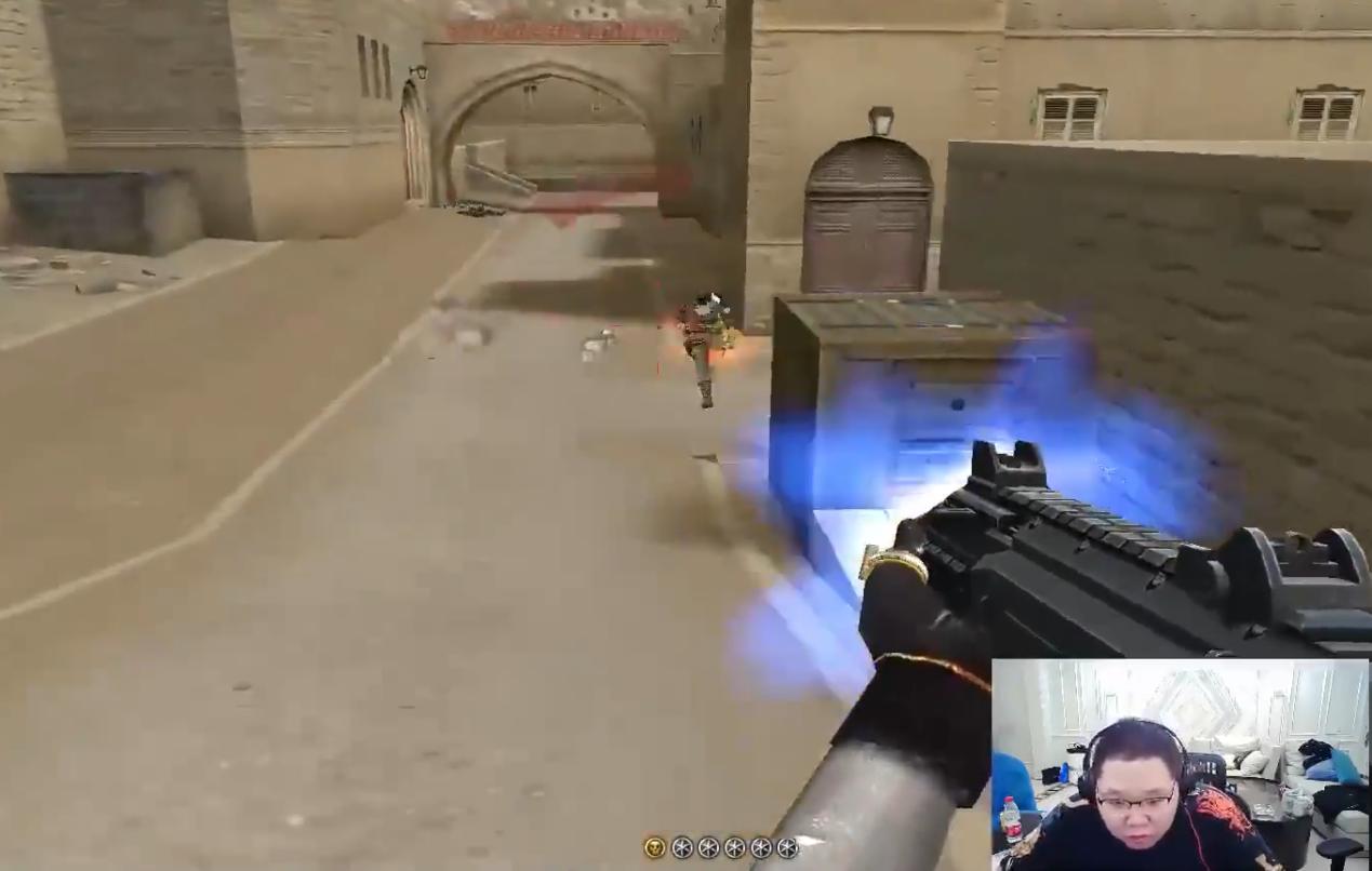 PDD直播CF，3000块买一把商城枪？看到*夹弹**容量他笑了！