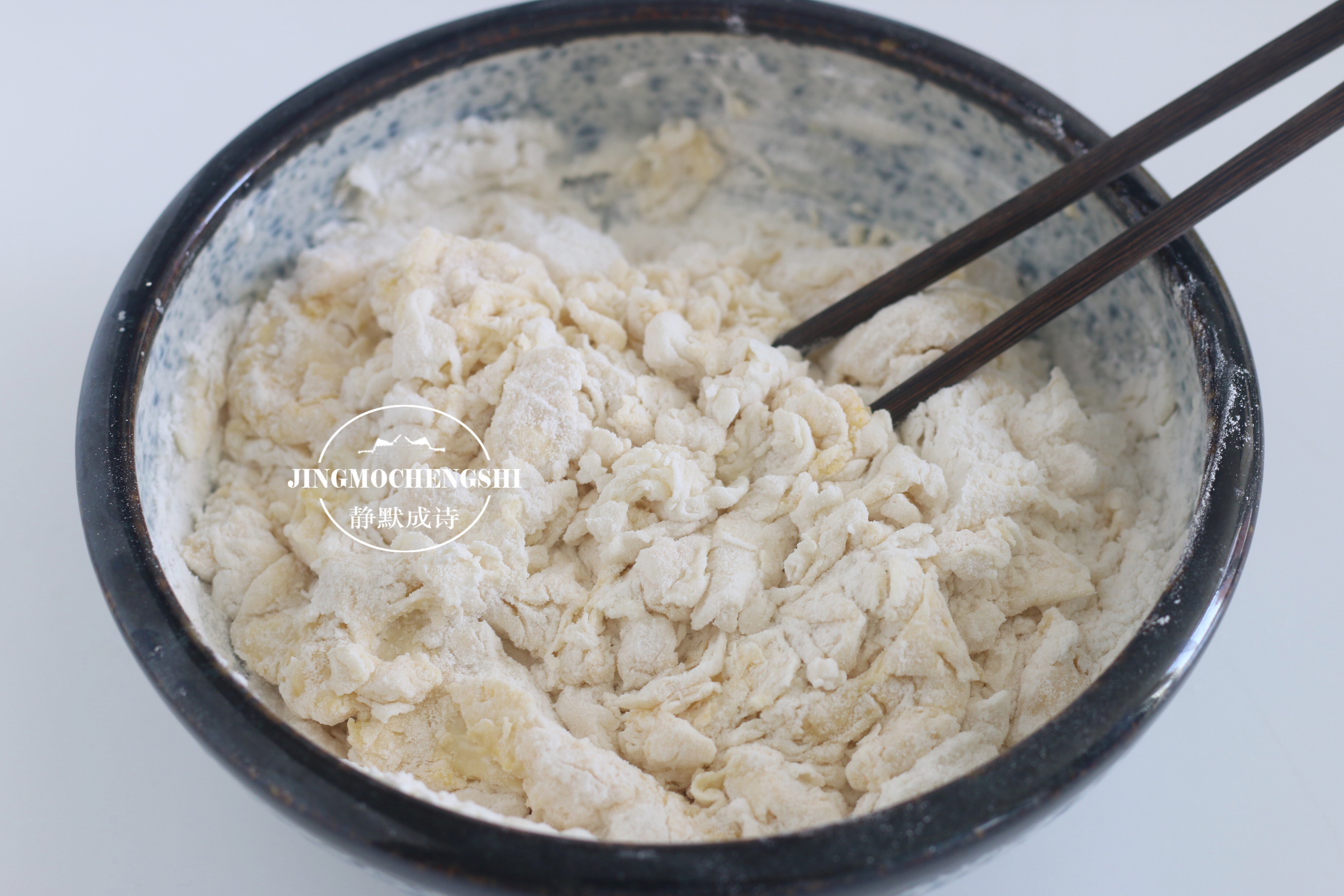 糖油饼怎么做又软又好吃又简单,早餐老北京糖油饼做法大全视频