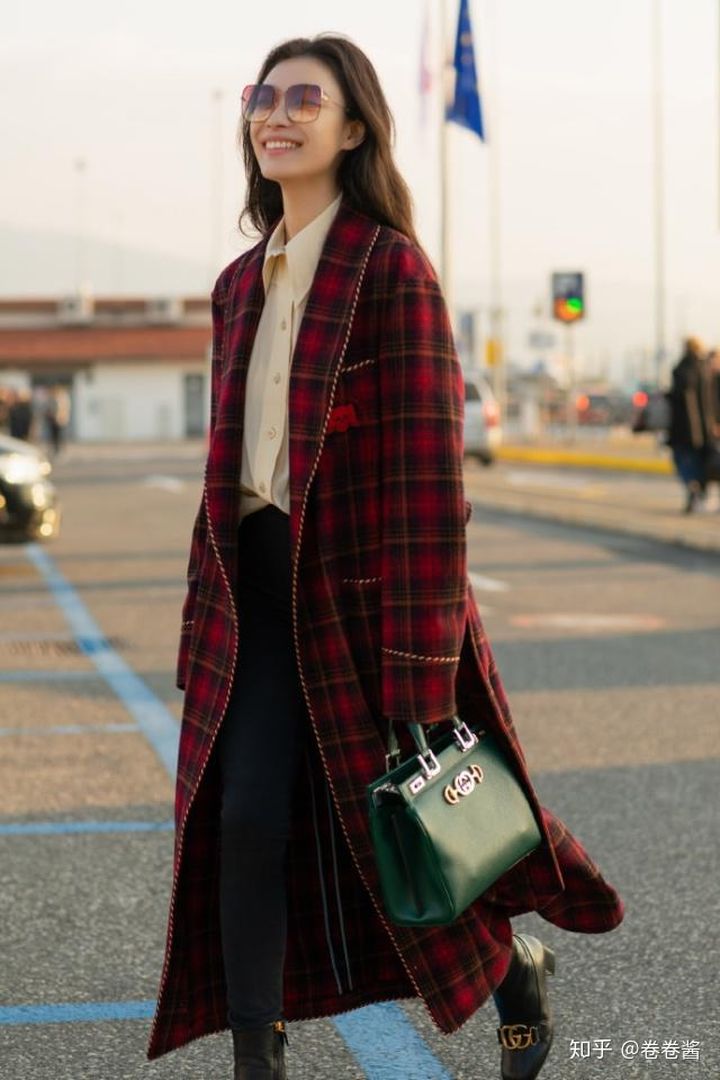 为何剪短发那么减龄时尚,为什么剪短发显老扎起来显小