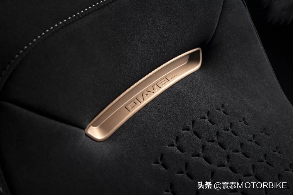 杜卡迪和兰博基尼合作的摩托,杜卡迪大魔鬼2021款最帅摩托车