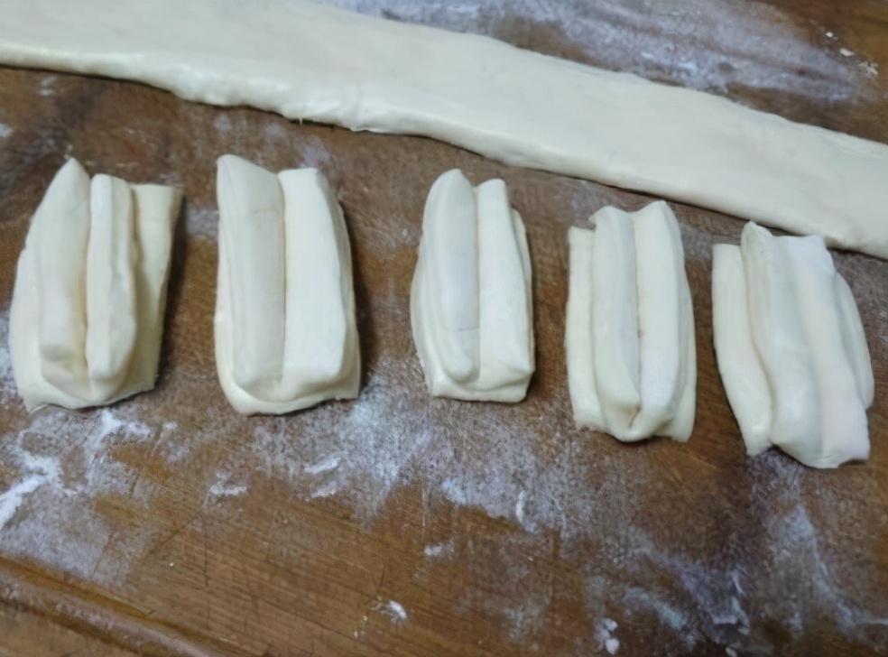 炸油条放碱面酵母酥脆吗,炸油条用不用酵母粉