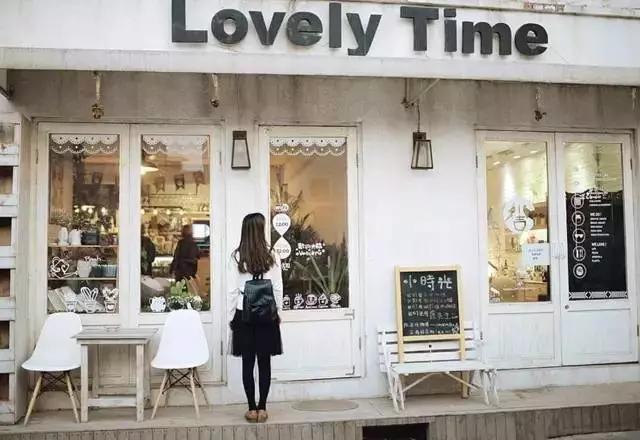 10大赚钱副业摆地摊卖什么最赚钱,做一个摆地摊的姑娘该如何入手