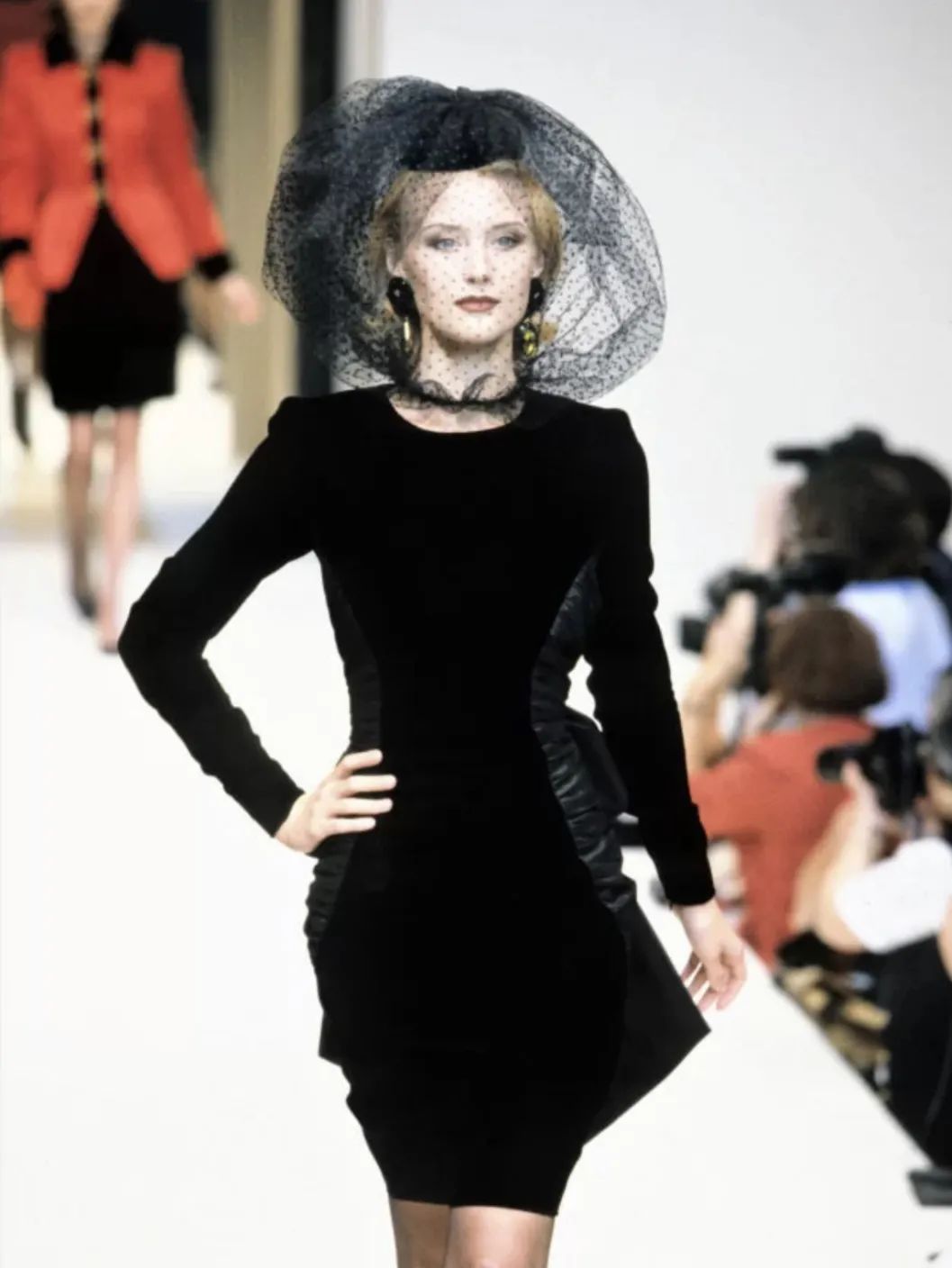 “宝贝，今天吃了什么主食。”“节衣缩食。”