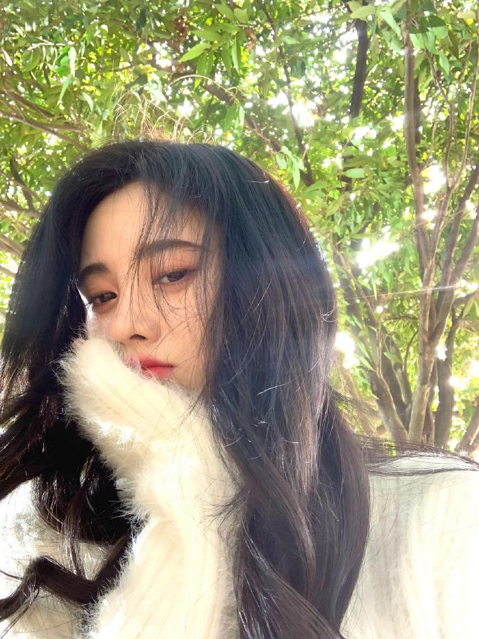 鞠婧祎衣服爆料,鞠婧祎造型师回应毛衣风波