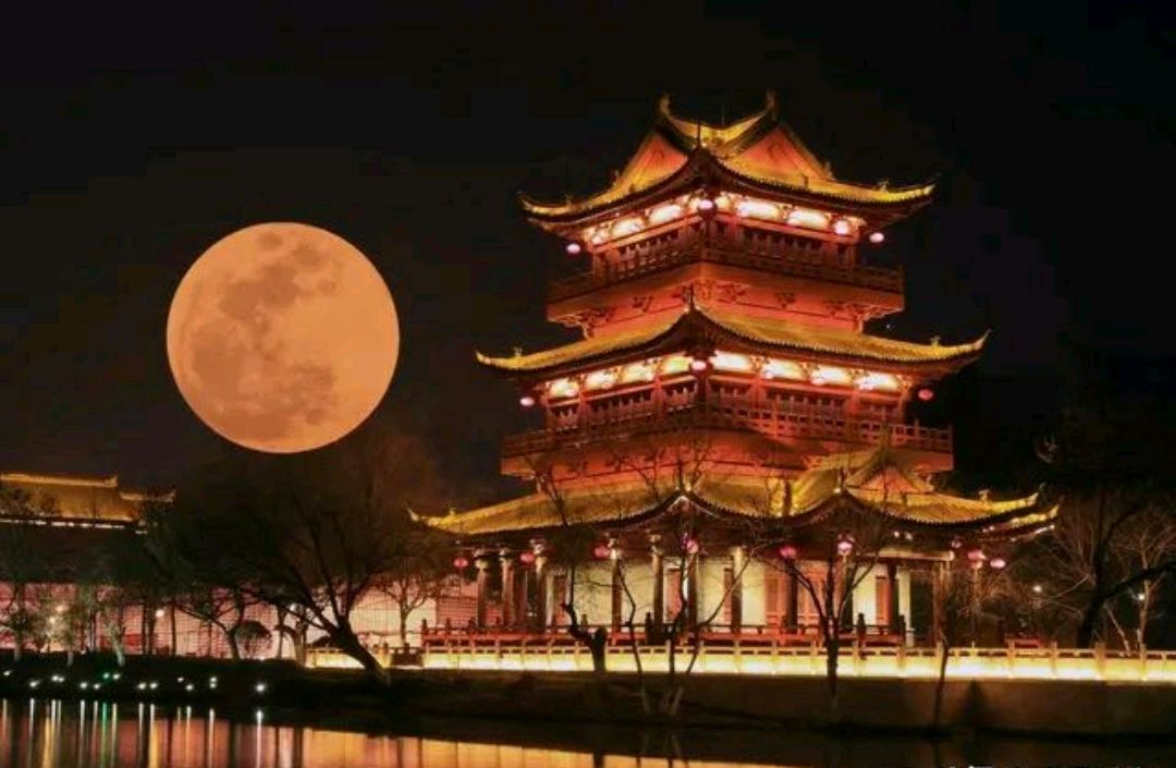 时光悠悠，四首月亮的古诗，读着读者就老了