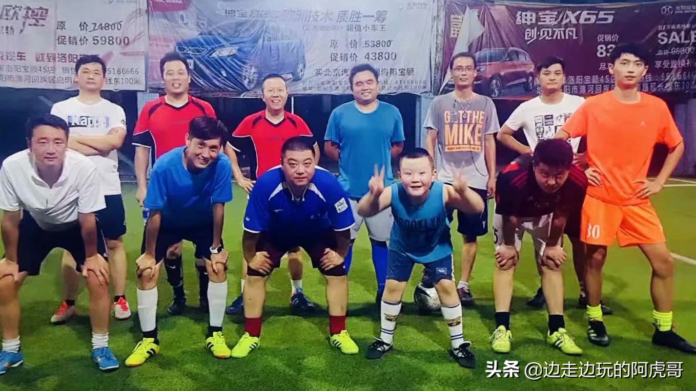 我们是热爱打球的一群年轻人,致敬每一位热爱足球的人