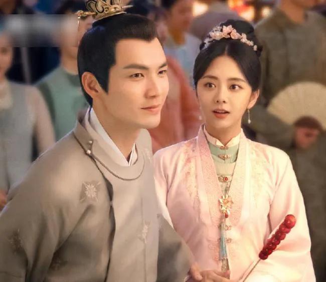 行走的荷尔蒙，这6位越老越有味，大胡茬克制又霸道，气质太绝了