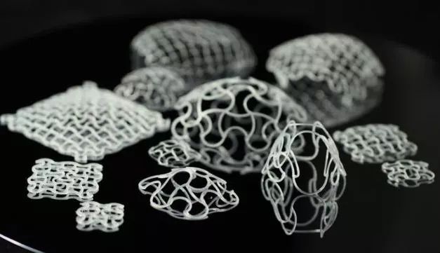 4D材料革命：可变形成人脸轮廓的新材料