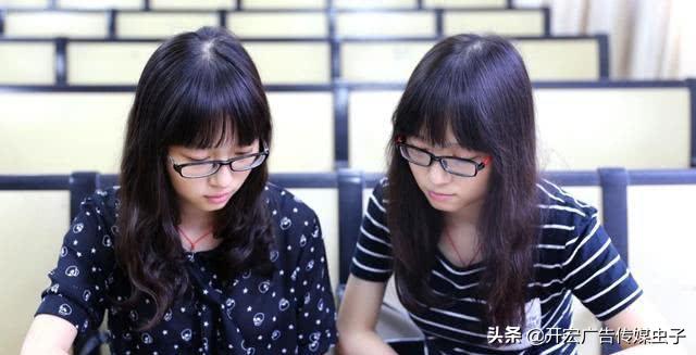 连体双胞胎姐妹头发,双胞胎姐妹头发很顺