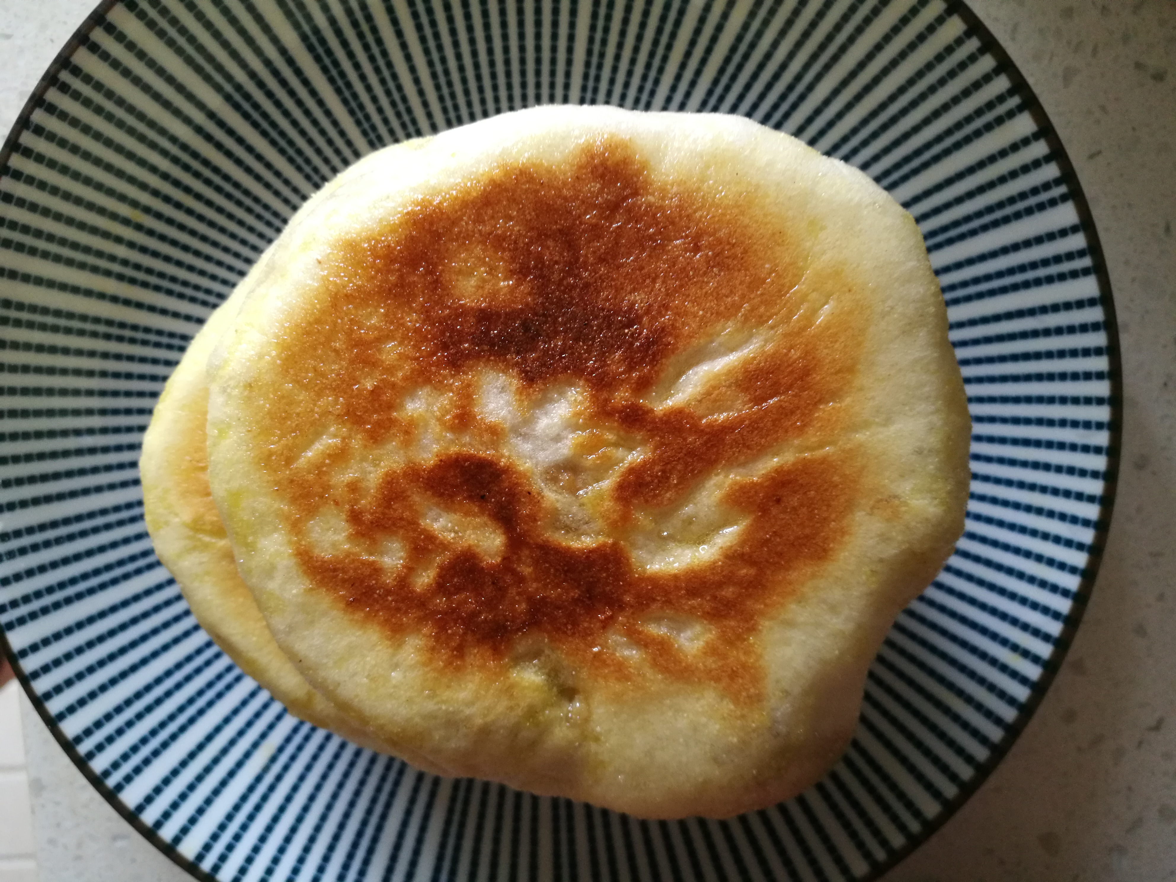 1碗面粉3个鸡蛋自己在家做小面包,1碗面粉一碗水做饼