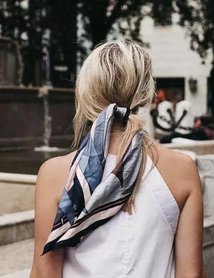 丝巾过时不,丝巾系的不只是精致时髦更是品味