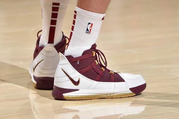 nba2019总决赛g5杜兰特上脚球鞋,nba球员上脚球鞋特雷杨2